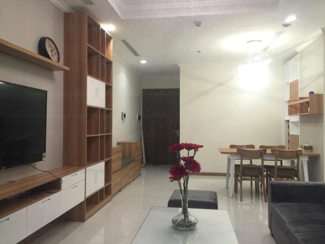 Phòng khách căn hộ Vinhomes Central Park Cho thuê căn hộ 2 phòng ngủ Vinhomes Central Park, diện tích 87m2, thiết kế hiện đại, đầy đủ nội thất.