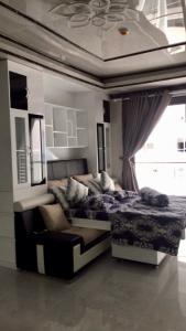 Phòng khách The Gold View, Quận 4 Căn hộ The Gold View đầy đủ nội thất, ban công thoáng mát.