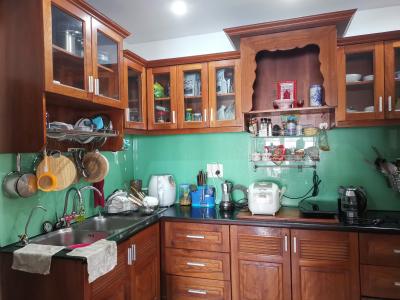 Phòng bếp chung cư Bưu Điện Quận 10 Căn hộ chung cư Bưu điện trung tâm quận 10, ban công cây xanh.