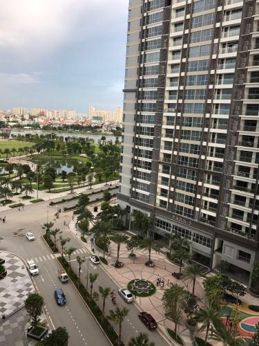 View Vinhomes Central Park Căn hộ Vinhomes Central Park ban công hướng Nam, view đón gió.