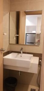 Phòng tắm Rivergate Residence, Quận 4 Căn hộ Office-tel Rivergate Residence tầng trung hướng Tây Nam.