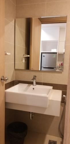 Phòng tắm Rivergate Residence, Quận 4 Căn hộ Office-tel Rivergate Residence tầng trung hướng Tây Nam.