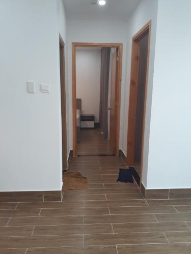 Hành lang căn hộ Sunrise Riverside Căn hộ Sunrise Riverside nội thất đầy đủ, view nội khu.