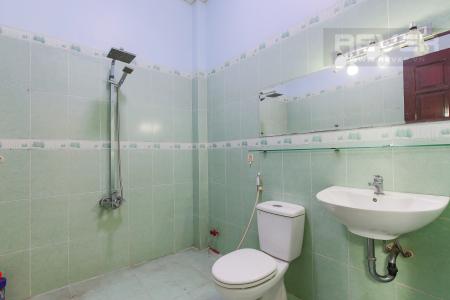 Phòng Tắm tầng 1 Biệt thự 4 phòng ngủ đường Lý Phục Man Quận 7