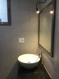 phòng tắm 2 Bán căn hộ Saigon South Residence 2 phòng ngủ và 2 phòng tắm, tầng trung, diện tích 74m2