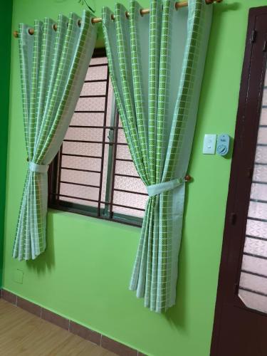 chung cư Khánh hội 1 Bán chung cư Khánh Hội 1, với nội thất cơ bản, sàn lót full gỗ.