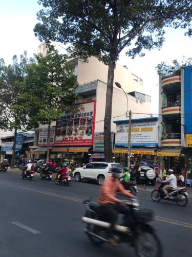 Nhà phố Quận 5 Bán nhà mặt tiền, cách Vòng xoay An Dương Vương - Trần Phú hơn 200m, sổ hồng đầy đủ.