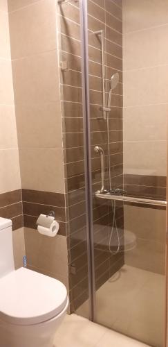 Phòng tắm Rivergate Residence, Quận 4 Căn hộ Office-tel Rivergate Residence tầng trung hướng Tây Nam.