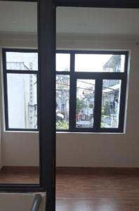 Bán nhà hẻm thông đường Nguyễn Xí, diện tích đất 76.4m2, diện tích sàn 234.9m2, nội thất cơ bản, sổ hồng pháp lý đầy đủ