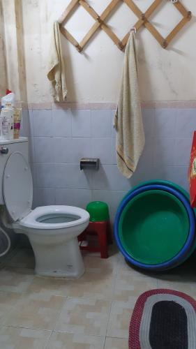Toilet nhà phố Hưng Phú, Quận 8 Nhà phố mặt tiền trung tâm quận 8, hướng Đông Nam, sổ hồng riêng.