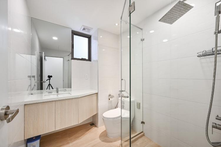 Nhà vệ sinh Saigon South Residence Căn hộ Saigon South Residence nội thất đầy đủ, hướng Bắc.