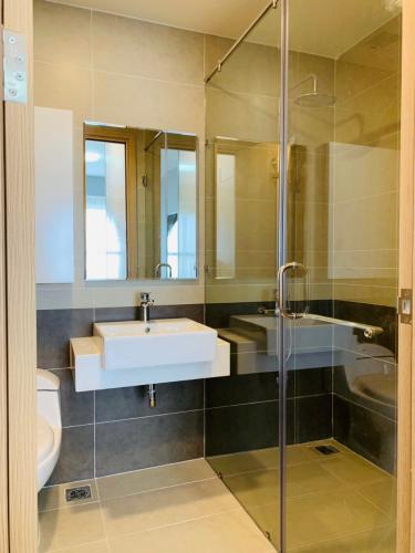 Phòng khách căn hộ The Sun Avenue Căn hộ The Sun Avenue tầng trung 2 phòng ngủ, diện tích 73.5m2