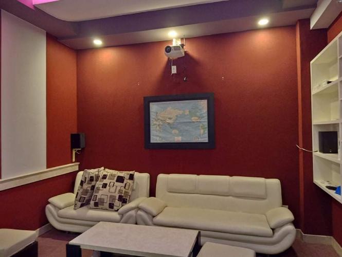 Phòng khách nhà phố Nhà Bè Bán nhà cách Bệnh viện Nhà Bè hơn 500m, nội thất cơ bản.