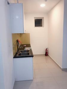 Phòng bếp Moonlight Park View Căn hộ Moonlight Park View tầng trung, view thành phố lung linh về đêm