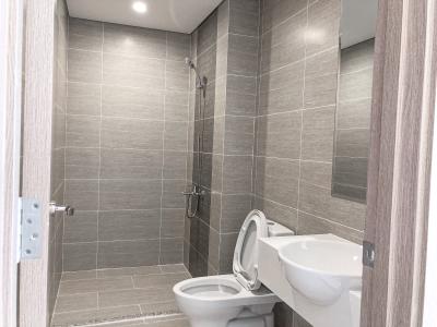 Phòng wc căn hộ Vinhomes Grand Park Căn hộ Vinhomes Grand Park tầng 23 view nội khu, chưa có nội thất.