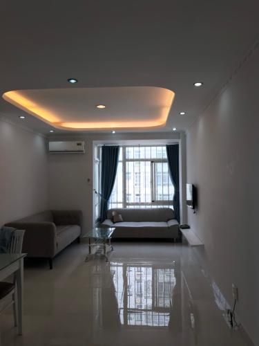 Căn hộ Sky Garden tầng trung, bàn giao đầy đủ nội thất.