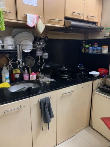 khu vực bếp nhà phố Quận 4 Nhà hẻm 2.5m Quận 4, nội thất cơ bản, cách Nguyễn Tất Thành 500m.