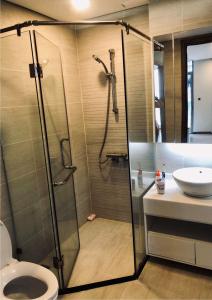 PHòng vệ sinh căn hộ 2PN Vinhomes Central Park Cho thuê căn hộ Vinhomes Central Park thuộc tòa Park 6 tầng cao, diện tích 70m2 