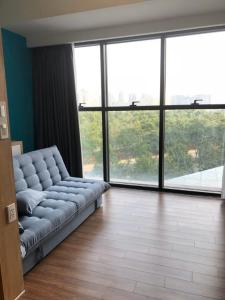 Bán căn hộ The Sun Avenue 1PN, tầng 3, đầy đủ nội thất