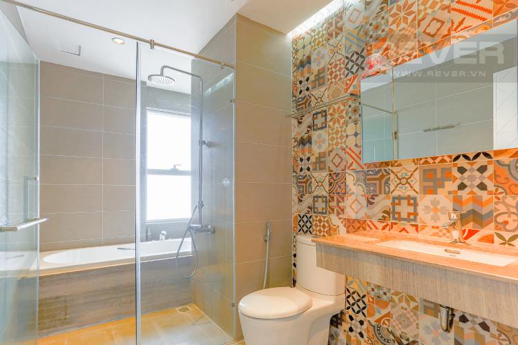 Phòng Tắm 1 Căn hộ Sunrise City 2 phòng ngủ tầng cao W2 view hồ bơi