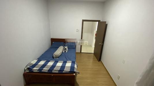 Phòng ngủ La Astoria Quận 2 Căn hộ La Astoria nội thất cơ bản, ban công hướng Tây.