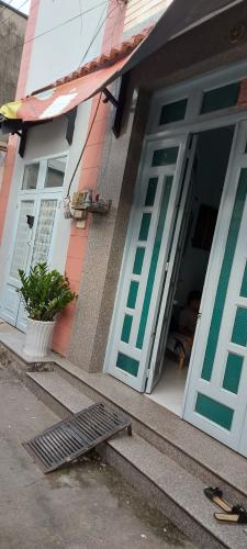 Mặt tiền nhà phố đường Đỗ Xuân Hợp Nhà phố hẻm Đỗ Xuân Hợp 42.3m2, nội thất đầy đủ, hướng Tây.