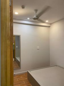 Phòng ngủ SSR Căn hộ Saigon South Residence đầy đủ nội thất, thiết kế hiện đại.