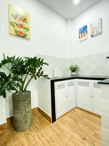 Phòng bếp nhà phố Quận 7 Nhà phố trung tâm quận 7 thiết kế hiện đại, nội thất cơ bản.