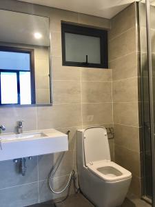 Phòng tắm One Verandah Quận 2 Căn hộ One Verandah tầng trung, view thành phố mát mẻ.