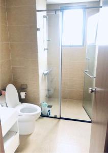 Phòng vệ sinh căn hộ 2PN Vinhomes Central Park Cho thuê căn hộ Vinhomes Central Park thuộc tòa Park 6 tầng cao, diện tích 70m2 