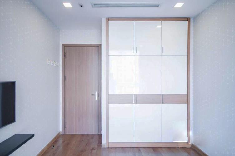 Phòng ngủ căn hộ Vinhomes Central Park Bán căn hộ 2 phòng ngủ Vinhomes Central Park, đầy đủ nội thất, view thành phố thoáng mát, sổ hồng đầy đủ.