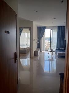 Phòng khách Vinhomes Grand Park Quận 9 Căn hộ Vinhomes Grand Park hướng Tây Nam, đón view nội khu.