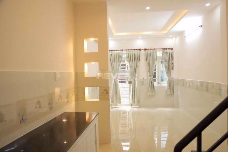 Phòng bếp nhà Phú Mỹ, Bình Thạnh Nhà phố Bình Thạnh nội thất cơ bản còn mới, hướng Đông.