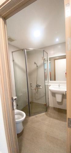 Toilet căn hộ Safira Khang Điền Bán căn hộ tầng trung Safira Khang Điền, nội thất cơ bản view sông.