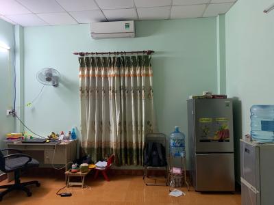 Bán nhà phố mặt tiền đường Lò Lu, Q9 thuận tiện kinh doanh và buôn bán, sổ hồng chính chủ, giao nhà ngay.