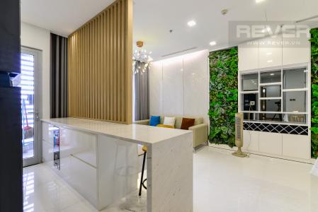 Phòng Khách &  Bếp Căn hộ Vinhomes Central Park tầng cao, 2PN, đầy đủ nội thất, view hồ bơi