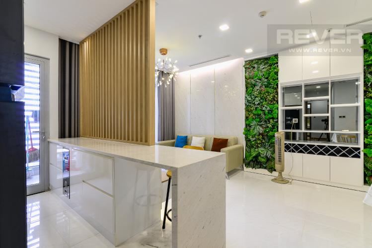 Phòng Khách &  Bếp Căn hộ Vinhomes Central Park tầng cao, 2PN, đầy đủ nội thất, view hồ bơi