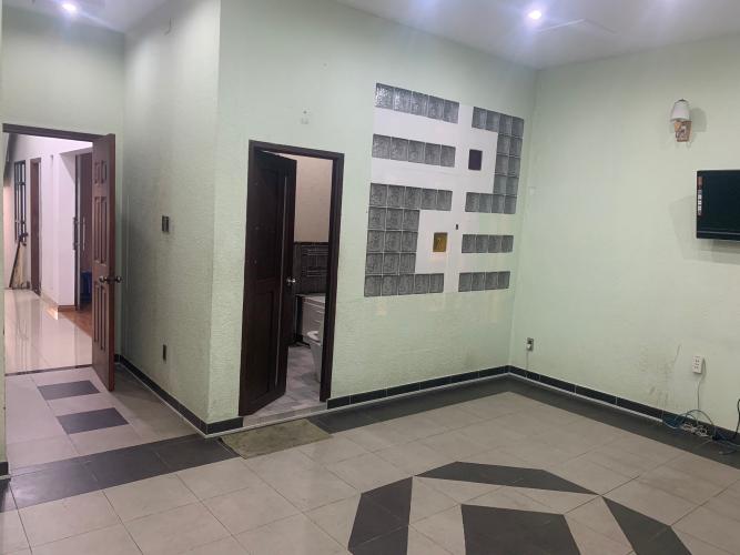 Phòng ngủ nhà phố Mai Văn Ngọc, Phú Nhuận Nhà mặt tiền Phú Nhuận, diện tích rộng, nội thất cơ bản.