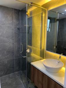 Nhà vệ sinh Saigon South Residence Nhà Bè  Căn hộ Saigon South Residence tầng cao, đầy đủ nội thất.