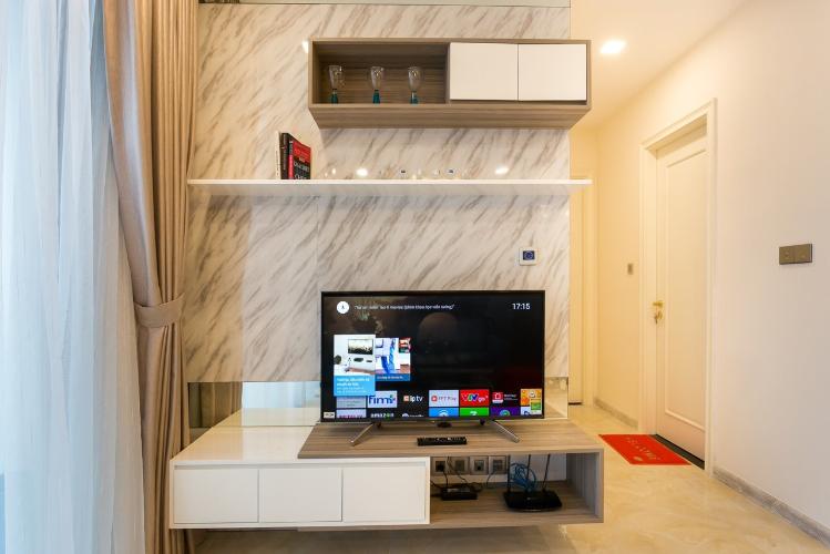 TV Vinhomes Golden River Quận 1 Căn hộ Vinhomes Golden River đầy đủ nội thất, hướng Đông Bắc.