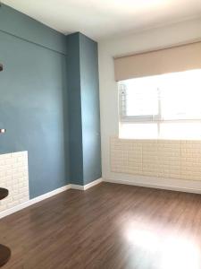 Bên trong căn hộ Topaz City Căn hộ Topaz City tầng trung, hướng nội khu yên tĩnh.