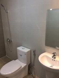 Nhà vệ sinh Jamona Heights Căn hộ Jamona Heights nội thất cơ bản, view thoáng mát.