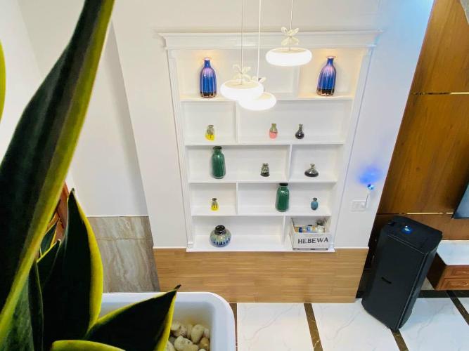 Phòng khách Nhà phố Q.Gò Vấp hướng Bắc bàn giao đầy đủ nội thất, có sổ hồng riêng.