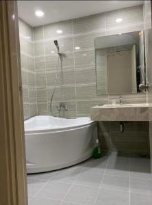 Nhà vệ sinh Jamona Heights Quận 7 Căn hộ Jamona Heights tầng thấp, view sông thoáng mát.