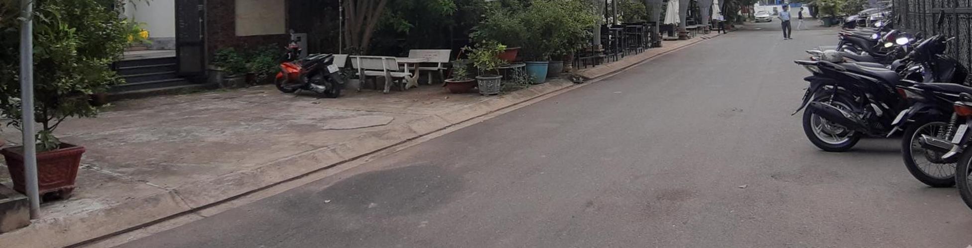 Đường nhà Quận 2 Mặt bằng kinh doanh tầng trệt diện tích 200m2, sát mặt tiền Trần Não.