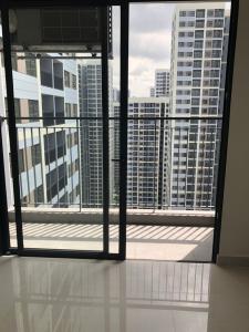 Phòng khách căn hộ Vinhomes Grand Park Căn hộ Vinhomes Grand Park tầng 23 view nội khu, chưa có nội thất.