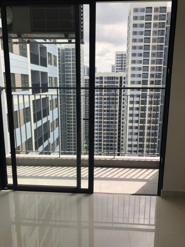 Phòng khách căn hộ Vinhomes Grand Park Căn hộ Vinhomes Grand Park tầng 23 view nội khu, chưa có nội thất.