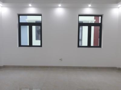 Bên trong nhà Thủ Đức Văn phòng Thủ Đức hướng Đông Nam diện tích 400m2, mặt tiền đường xe tải.