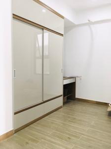 Tủ gỗ 2 căn hộ Saigon South Residence Cho thuê căn hộ view nội khu, nội thất cơ bản Saigon South Residence.