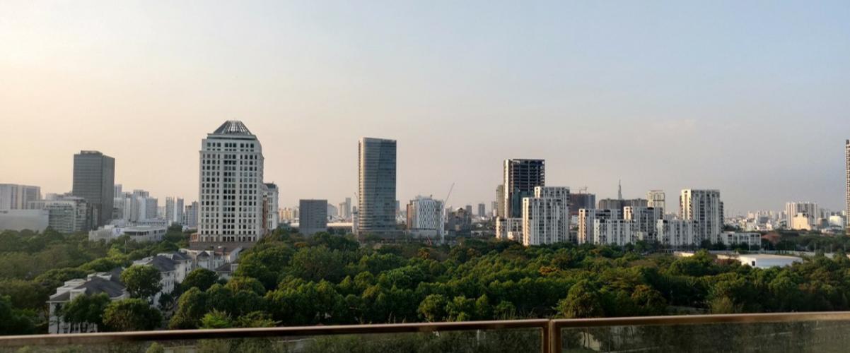 View nhìn ra phía ngoài căn hộ Midtown Căn hộ Phú Mỹ Hưng Midtown nội thất cơ bản, view thành phố.